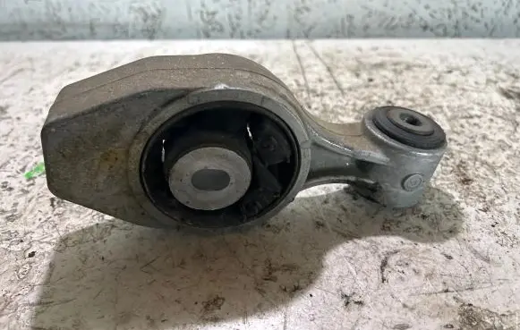 Nissan Maxima A36 Gearbox mount