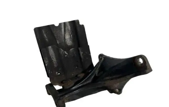 Toyota Auris E180 Engine mount bracket