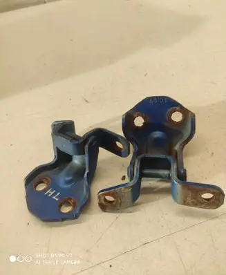 Rear door hinge set