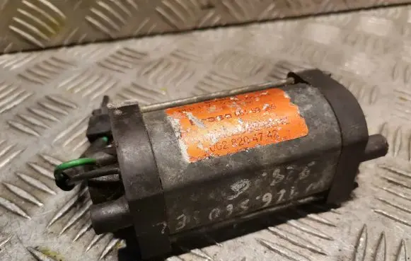 Mercedes-Benz S W126 Seat adjustment motor 0028204742 A0028204742