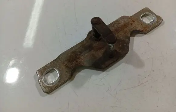 Skoda Roomster (5J) Rear door lock loop/hook striker 