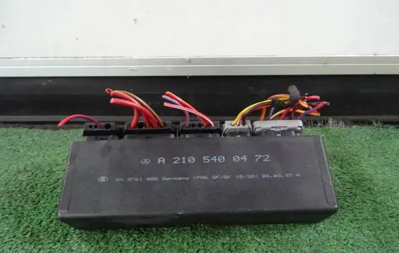 Mercedes-Benz E W210 ESP (stability system) control unit A2105400472