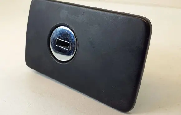 Volkswagen PASSAT B6 Glove box lock 3C1857147