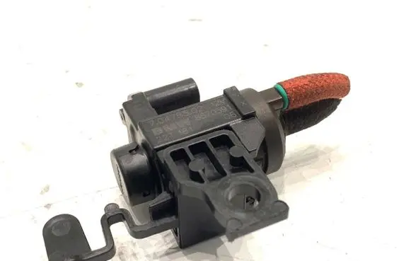 BMW 5 G30 G31 G38 Fuel pressure regulator 8570591