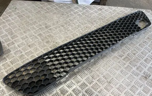 Skoda Octavia Mk3 (5E) Front bumper lower grill 1Z0853677D