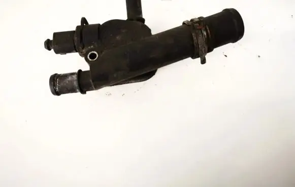 Volkswagen PASSAT B5 Engine coolant pipe/hose 038121132d