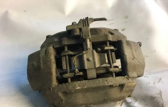 Mercedes-Benz E W211 Front brake caliper