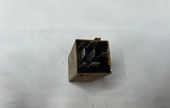 BMW 5 E39 Window control relay 61368384505