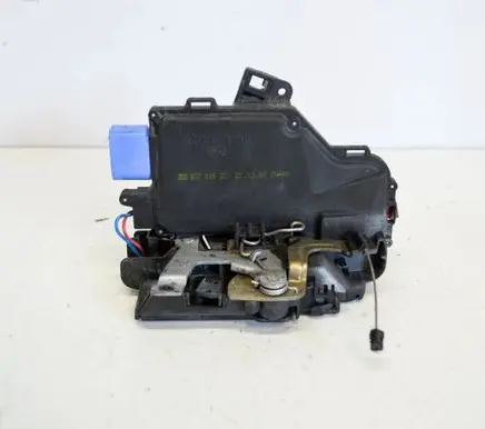 Volkswagen Jetta V Coupe door lock (next to the handle) 3D2837015
