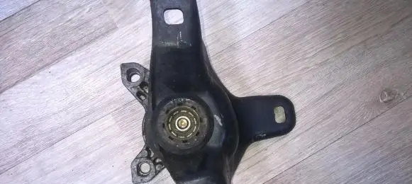 Ford Focus Engine mount bracket 98ab6038nd 98ab-6038nd