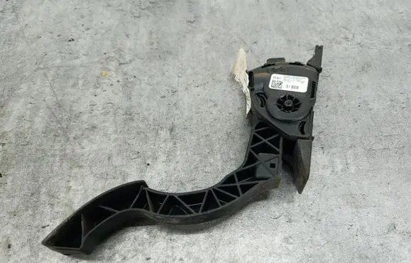 Ford Focus Accelerator throttle pedal BV619F836AB