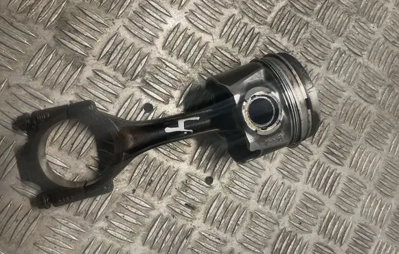 Volkswagen Transporter - Caravelle T5 Piston with connecting rod