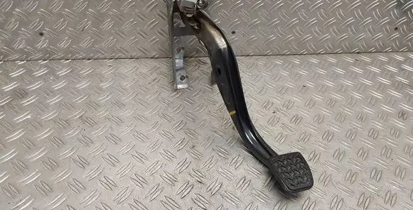 Toyota Yaris Brake pedal 