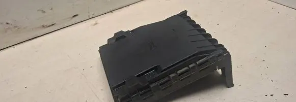 Volkswagen PASSAT B6 Fuse box cover 014189871 1K0937132F 017180061