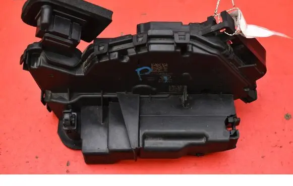 Skoda Octavia 985 Rear door lock 5TA839016L
