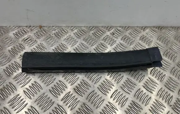 BMW X5 G05 Engine compartment rubber 7425427