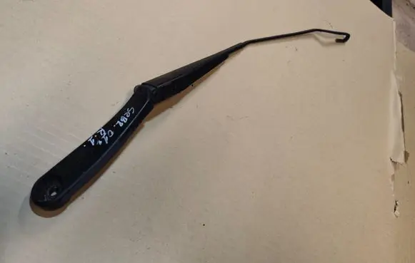 Chrysler Sebring (ST-22 - JR) Front wiper blade arm 