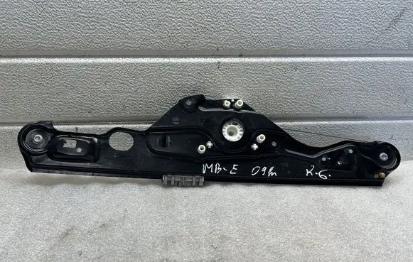 Mercedes-Benz E W211 Rear door window regulator with motor 2117300146