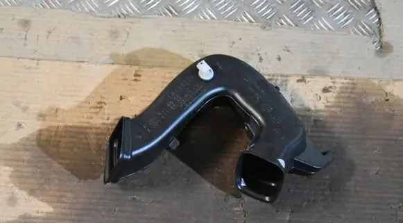 Mercedes-Benz S W223 Intercooler air guide/duct channel