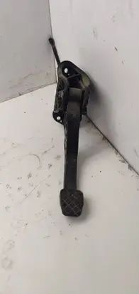 Volkswagen Golf V Clutch pedal 1K1721059