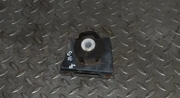 Toyota Auris 150 Engine mount bracket