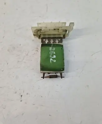 Volkswagen Golf V Heater blower fan relay 