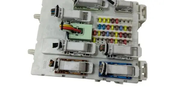 Ford Focus Fuse module BV6N14A073FT 00056908 522075F06