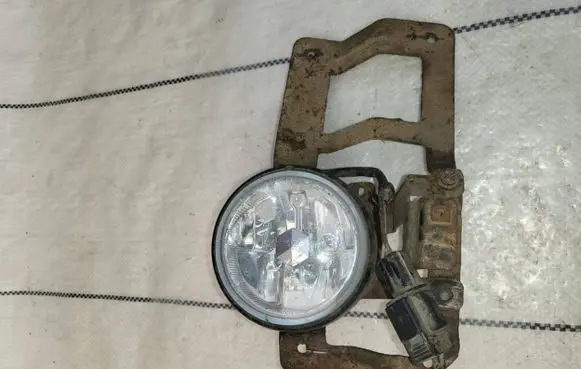 Mitsubishi Pajero Sport I Front fog light