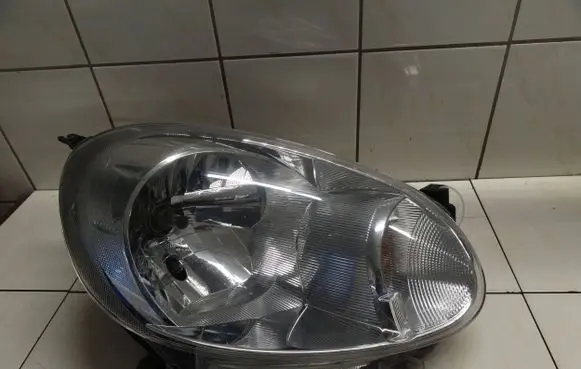 Nissan Micra Headlight/headlamp 260101HB0A