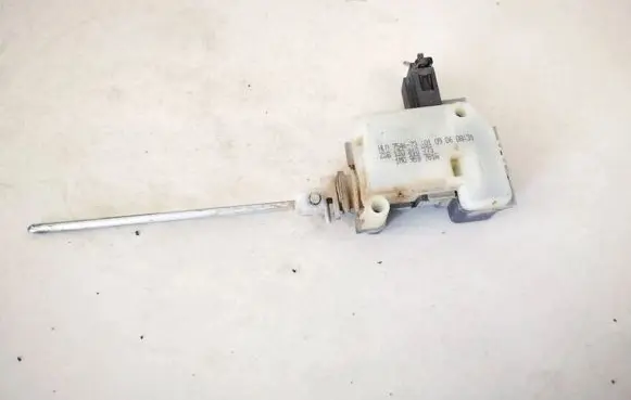 Skoda Octavia Mk2 (1Z) Central locking motor 1z0810773 1m0959781a