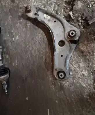 Nissan Qashqai Front lower control arm/wishbone