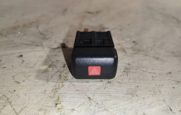 Opel Zafira A Hazard light switch 90589897