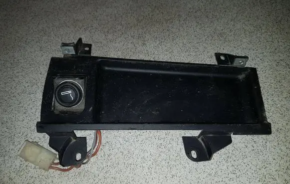 BMW 5 E39 Cigarette lighter front 51168159694