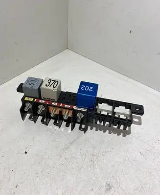 Volkswagen PASSAT B5.5 Fuse box set 8L0941822A 896083000