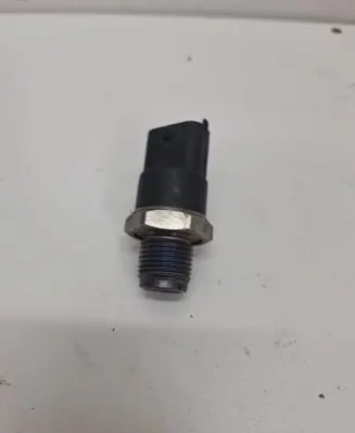 Renault Trafic II (X83) Fuel pressure sensor 0281002568