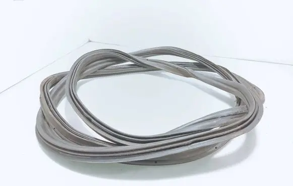 Trunk rubber seal (body)