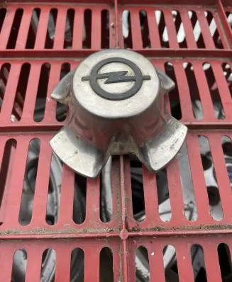 Opel Frontera A Original wheel cap