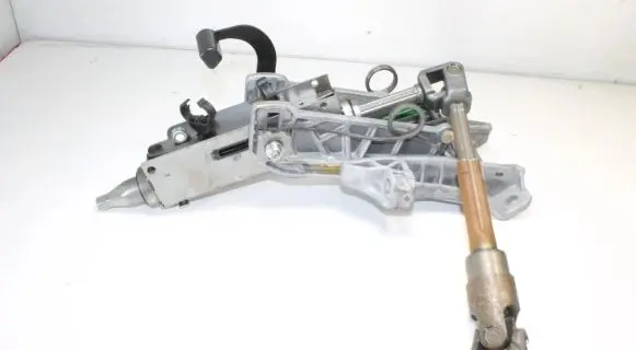 Ford Kuga I Steering rack mechanical part 8V413C529DD
