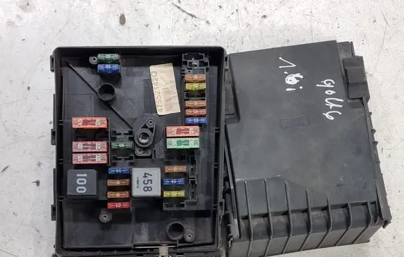 Volkswagen Golf VI Fuse box set 01718130