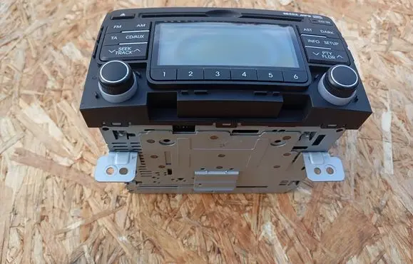 Radio/CD/DVD/GPS head unit