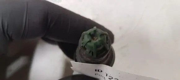 BMW 5 E39 Fuel injector 0280150415
