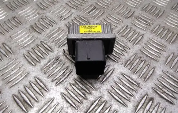 Nissan Qashqai Glow plug pre-heat relay 8200859243
