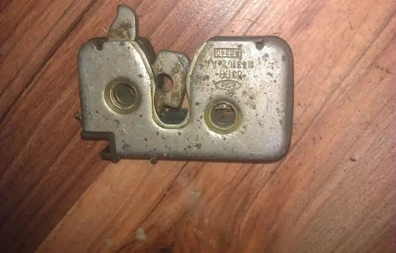 Ford Sierra Front door lock 83dbn43102aa