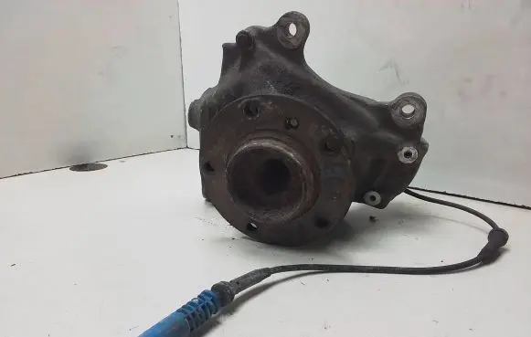 BMW 5 E60 E61 Front wheel hub 6760954