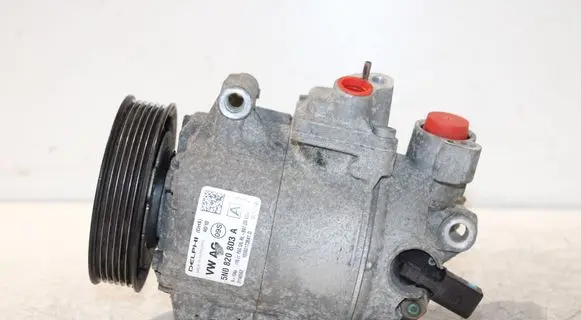 Volkswagen Golf VI Air conditioning (A/C) compressor (pump) 5N0820803A