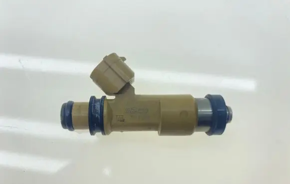 Subaru Legacy Fuel injector 7APDM 009072125 16611AA68B