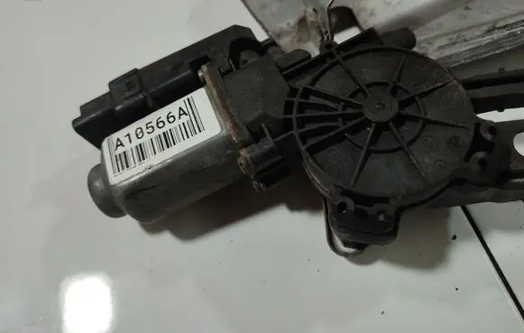 Renault Megane II Front door window regulator motor 400773