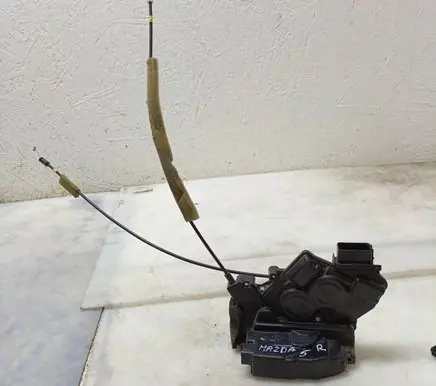Mazda 5 Front door lock B92B94R1