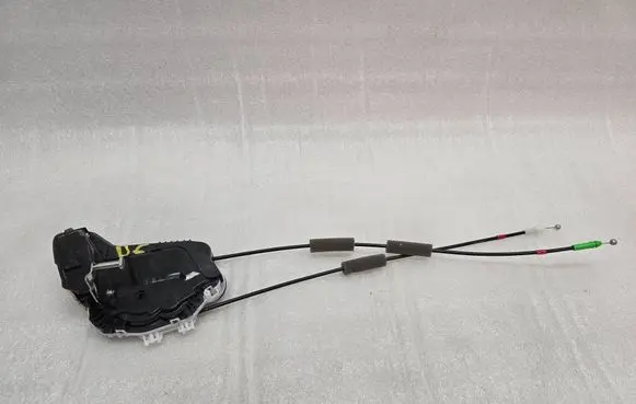 Toyota Yaris Cross Rear door lock M7314450M6