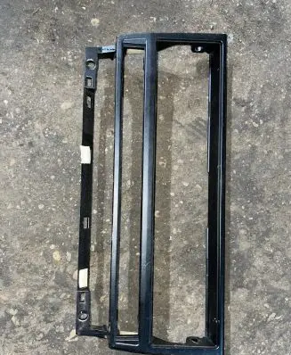 BMW 5 E39 Radio/GPS head unit trim 8247302